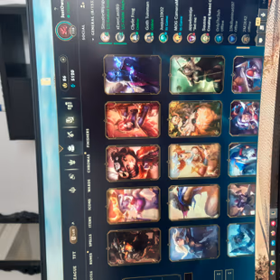 League of legends old account lots of skins most of the before 2017 - Image 4