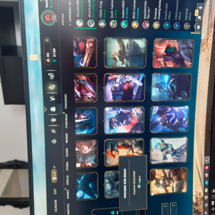 League of legends old account lots of skins most of the before 2017 - Image 2